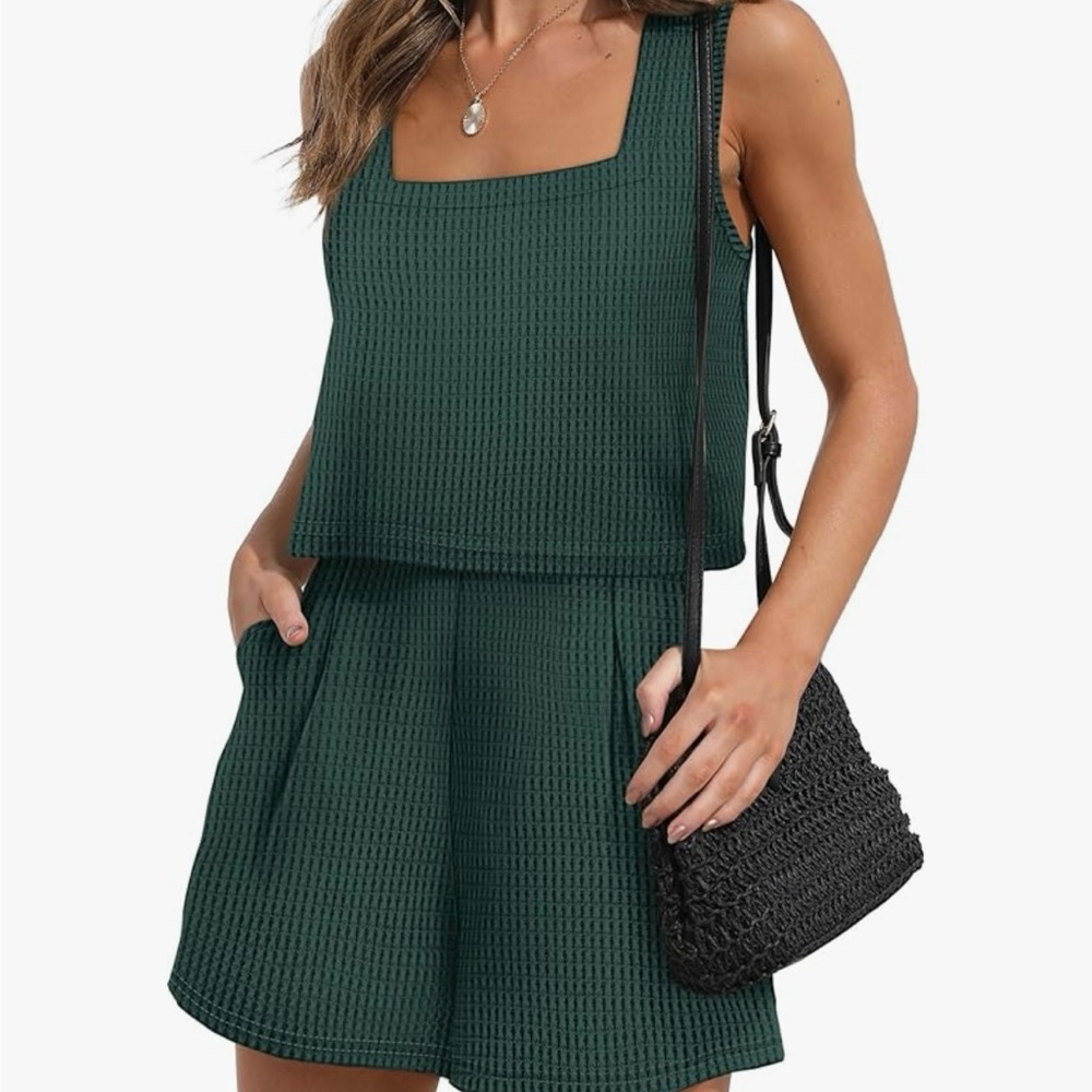 NWT Women's Green Sleeveless Matching Set